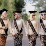 Model Baju Wisuda untuk Wanita Berhijab Terbaru 2023